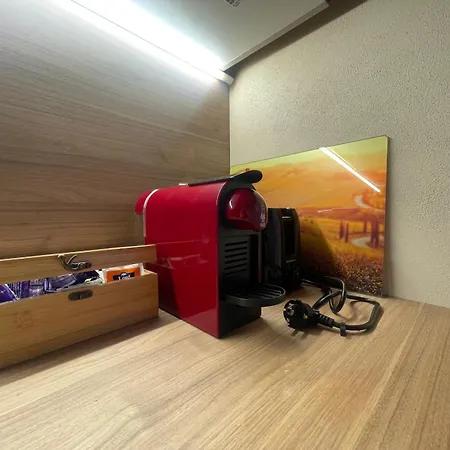 Alishome, Apartment *