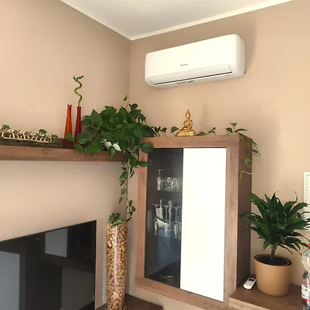 Alishome, Apartment *