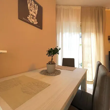 Alishome, Apartman *